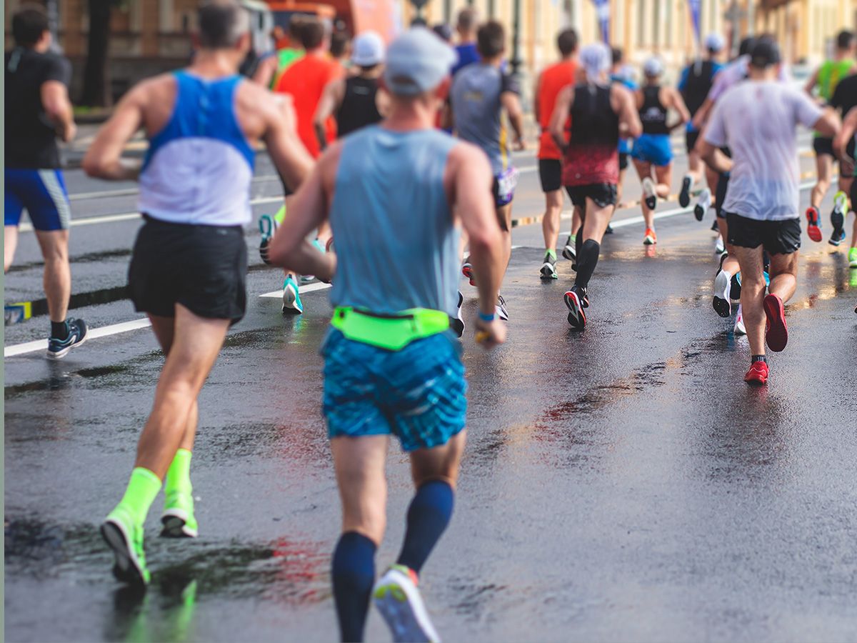 Biegacze półmaratonu. - zdjęcie