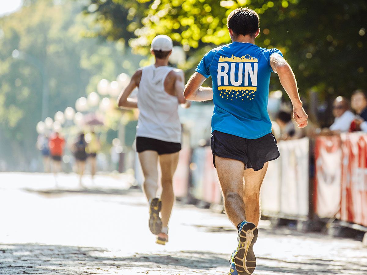 Biegacze półmaratonu. - zdjęcie