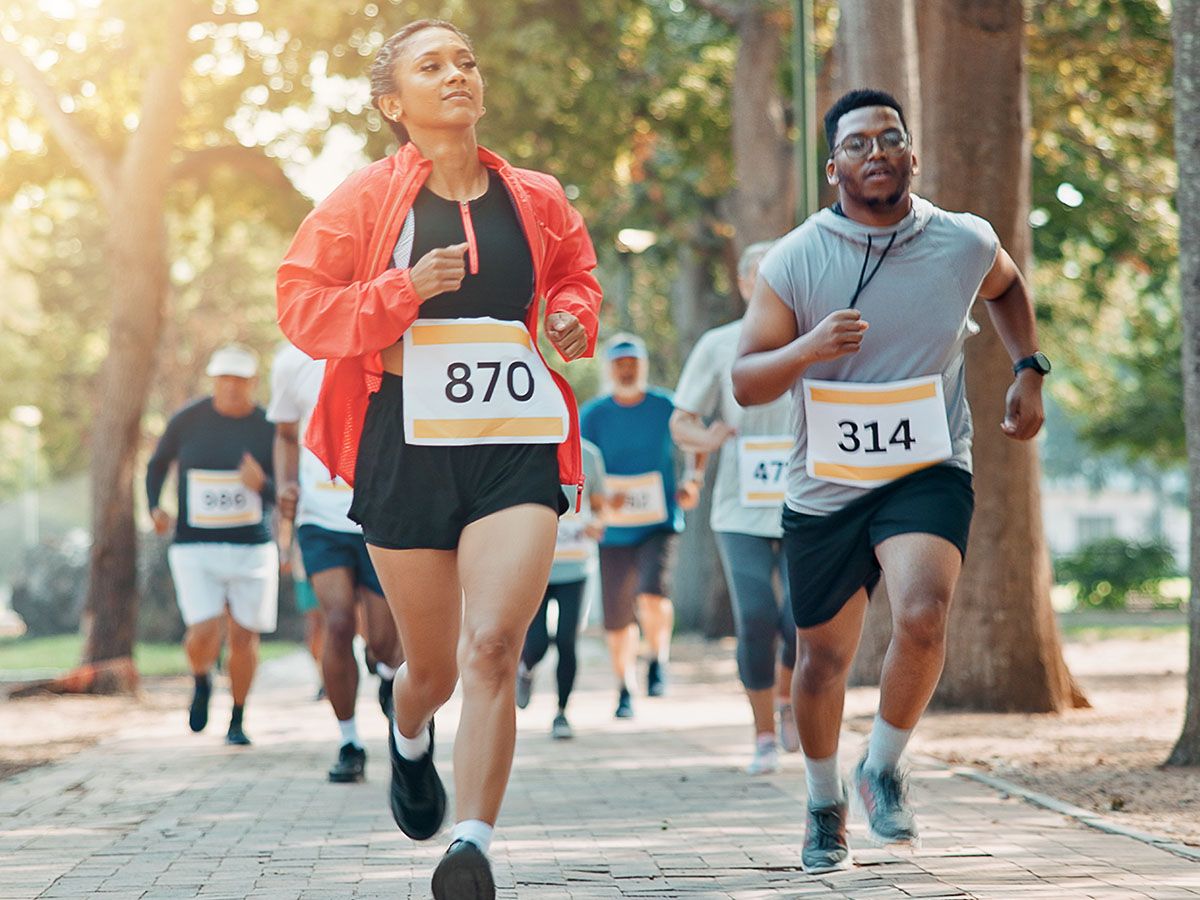 Biegacze półmaratonu. - zdjęcie