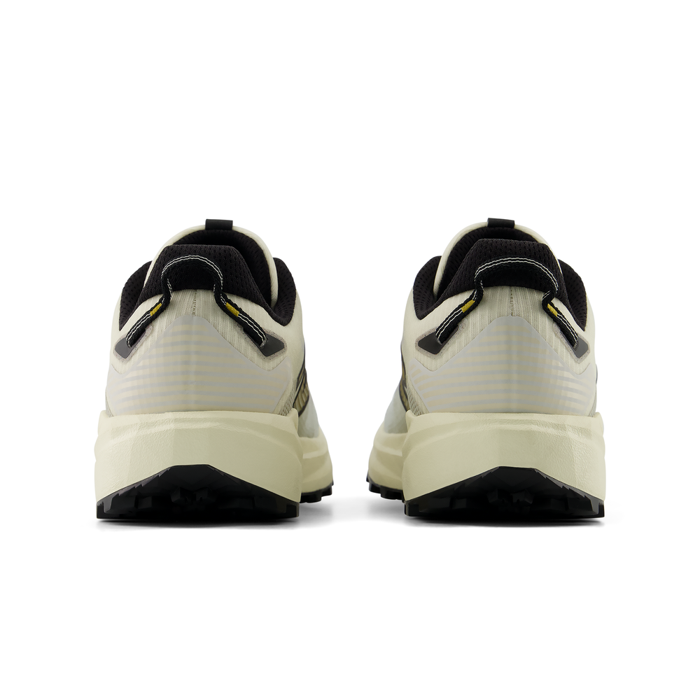 Buty męskie New Balance FuelCell Rebel Trail MRBT8VW – beżowe
