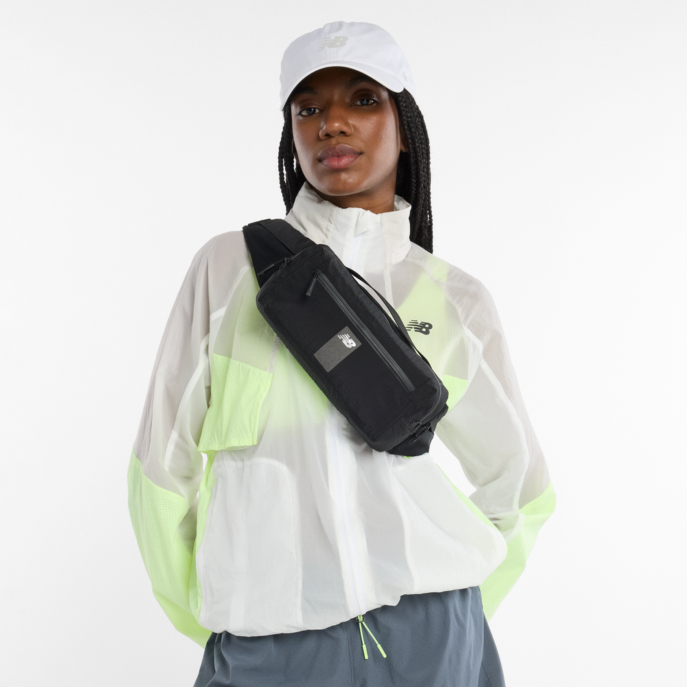 Saszetka New Balance AC8871TBK – czarna