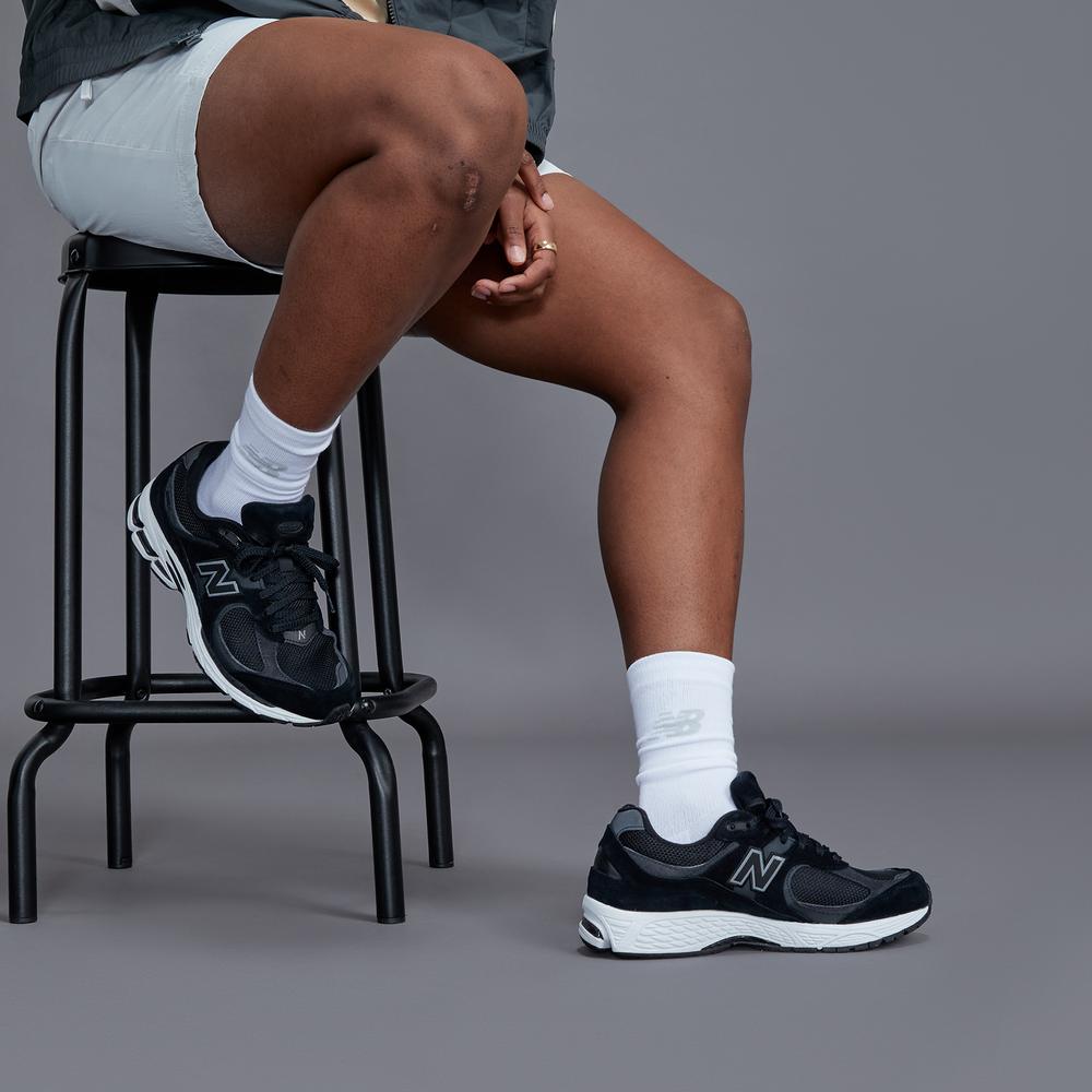 Buty unisex New Balance M2002RBK – czarna