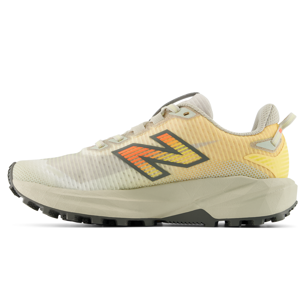 Buty damskie New Balance FuelCell Rebel Trail WRBT6G2 – beżowe