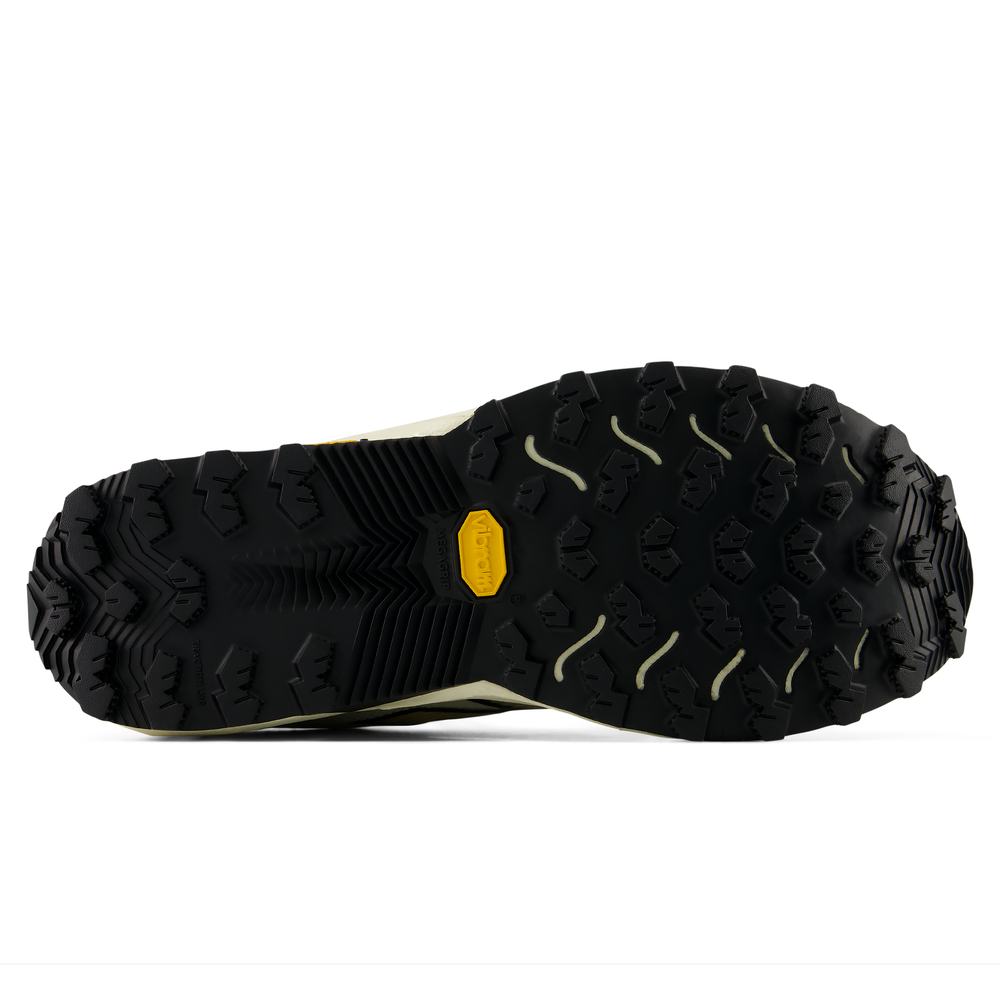 Buty męskie New Balance FuelCell Rebel Trail MRBT8VW – beżowe