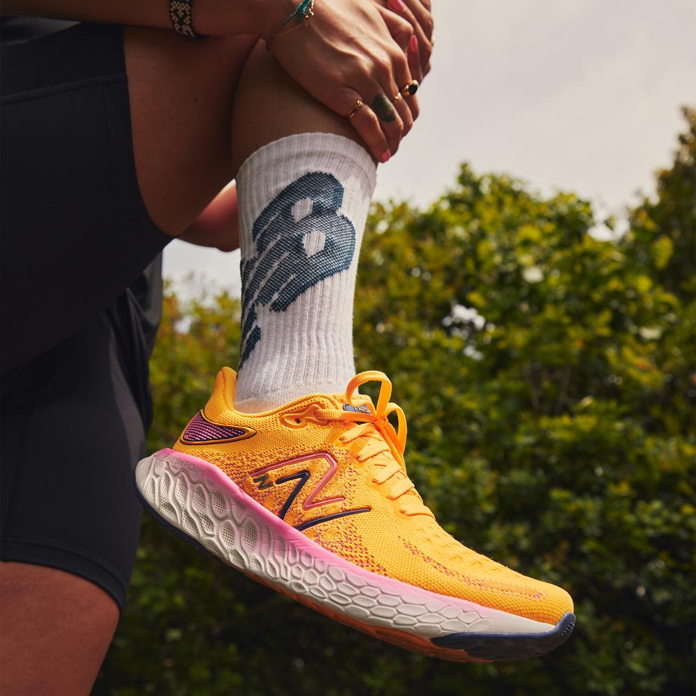 Buty New Balance Fresh Foam 1080 v12 W1080M12 – pomarańczowe