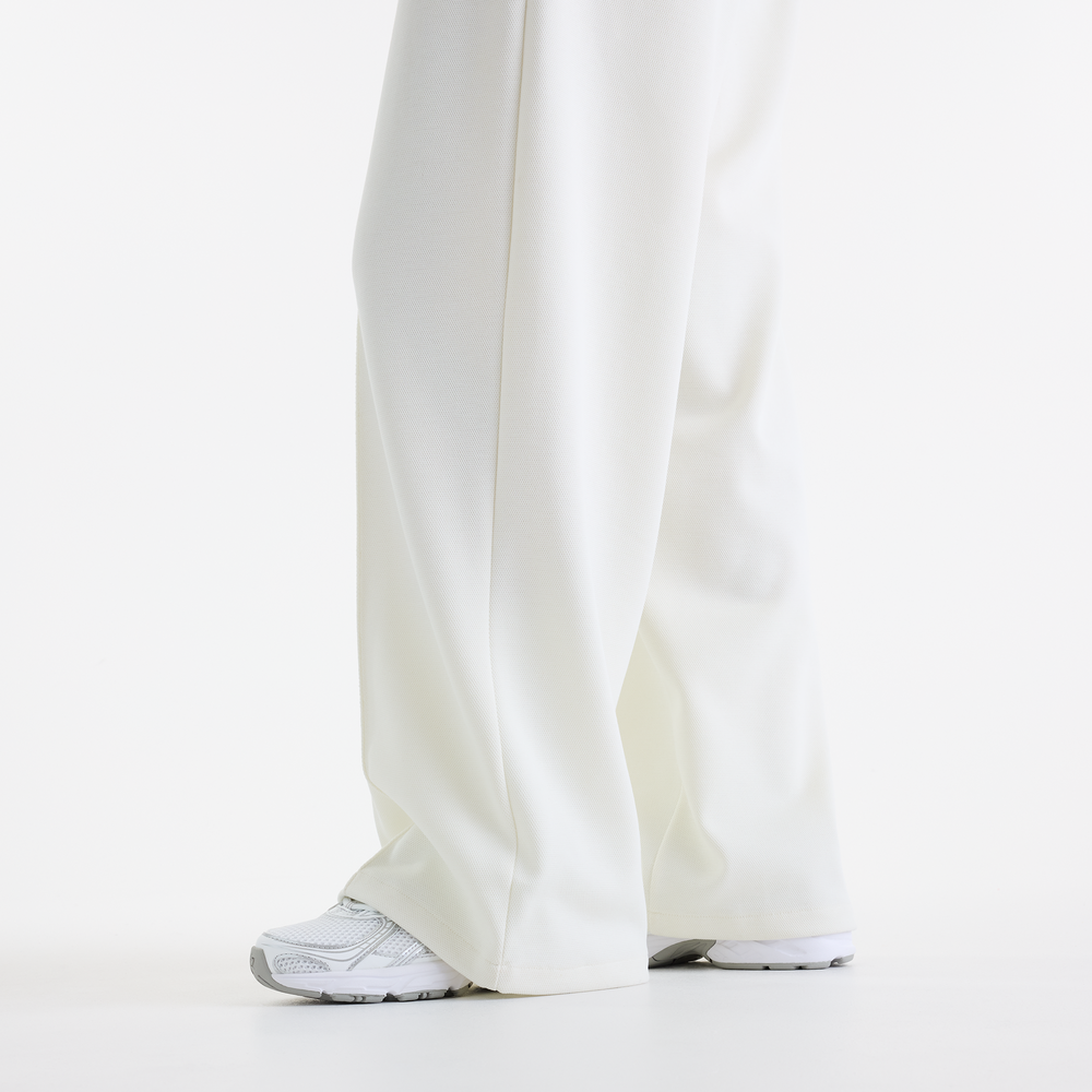 Spodnie damskie New Balance Sport Legacy – białe