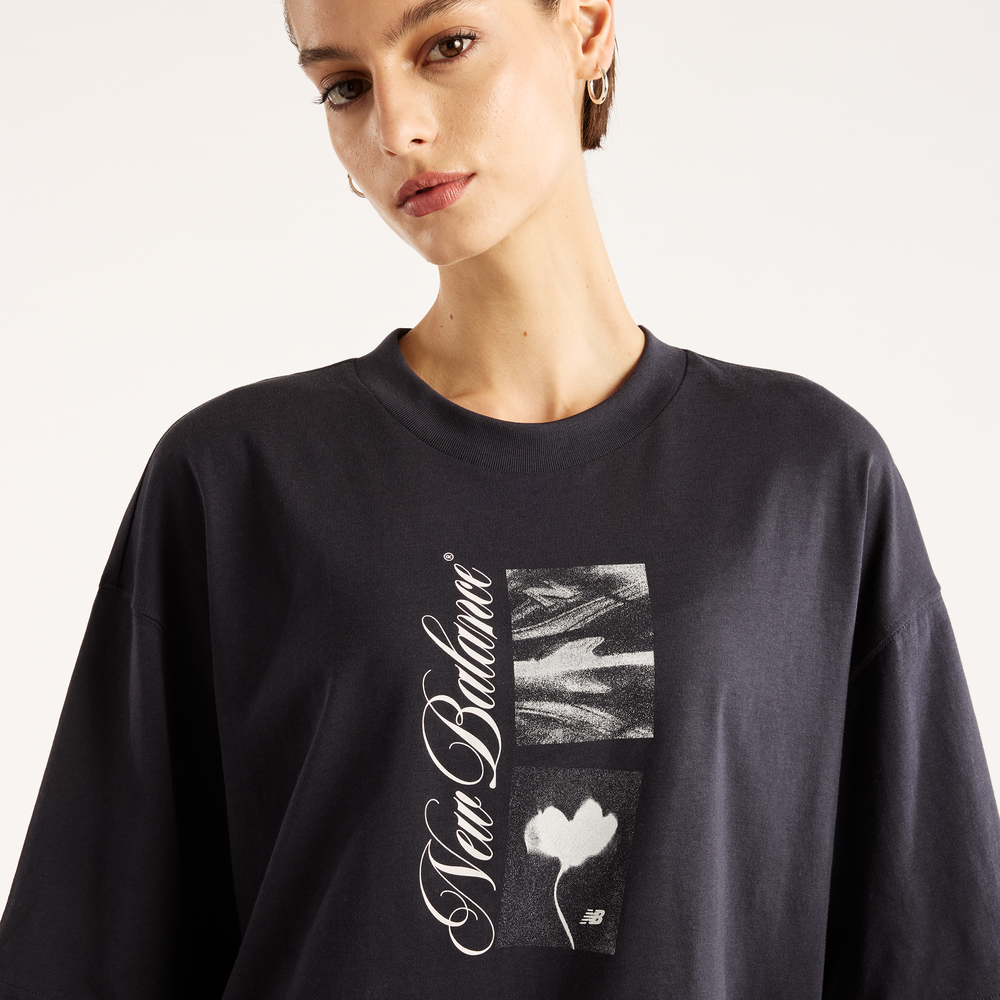 Koszulka damska New Balance Pressed Flowers Script – czarna