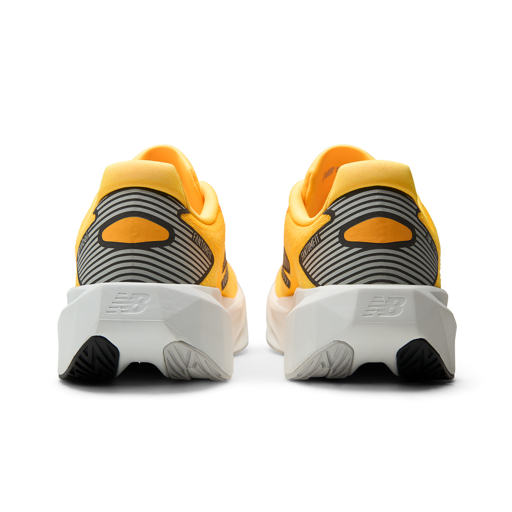 Buty damskie New Balance FuelCell Rebel v5 WFCX2C3 – pomarańczowe