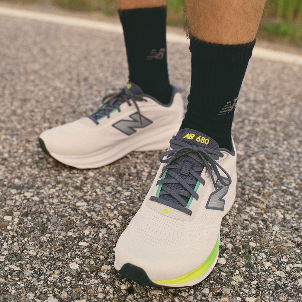 Buty męskie New Balance Fresh Foam 680 v9 M68025Z – białe