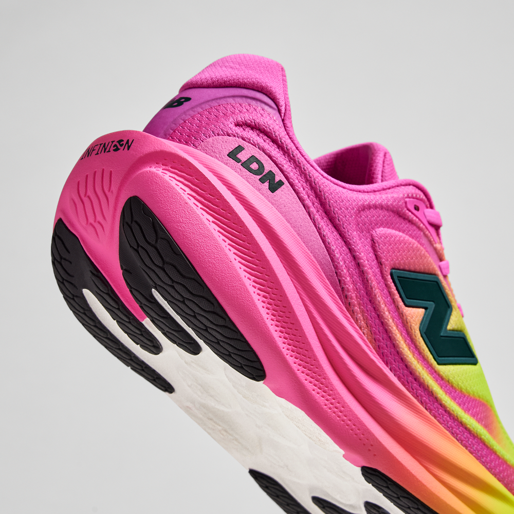 Buty damskie New Balance FuelCell SC Elite V5 TCS London Marathon WRCEL4YX  – różowe