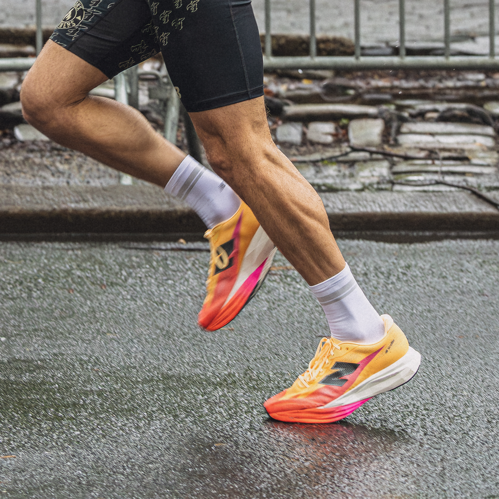 Buty męskie New Balance FuelCell SC Elite V5 MRCEL3UD – pomarańczowe