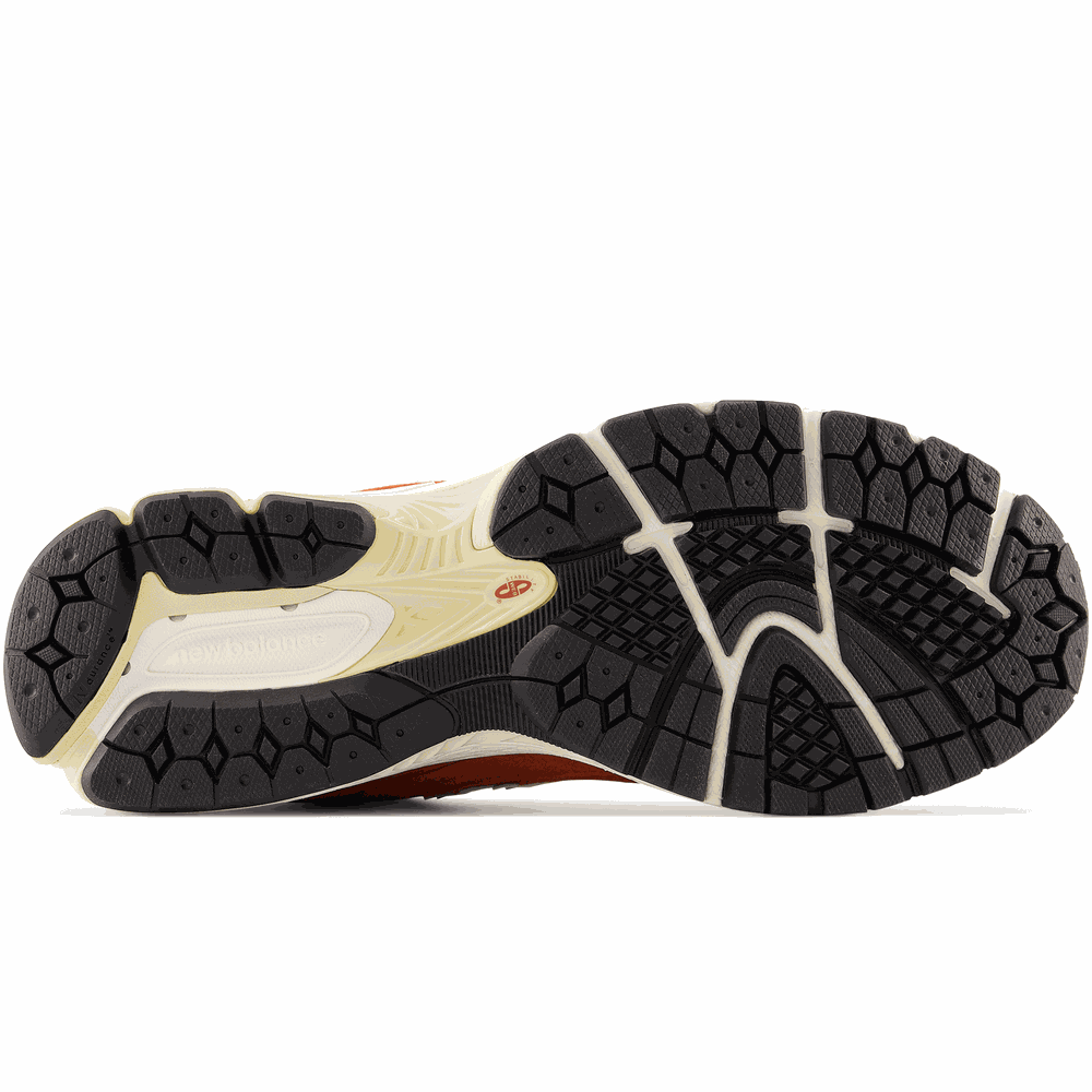 Buty męskie New Balance M2002RCB – pomarańczowe