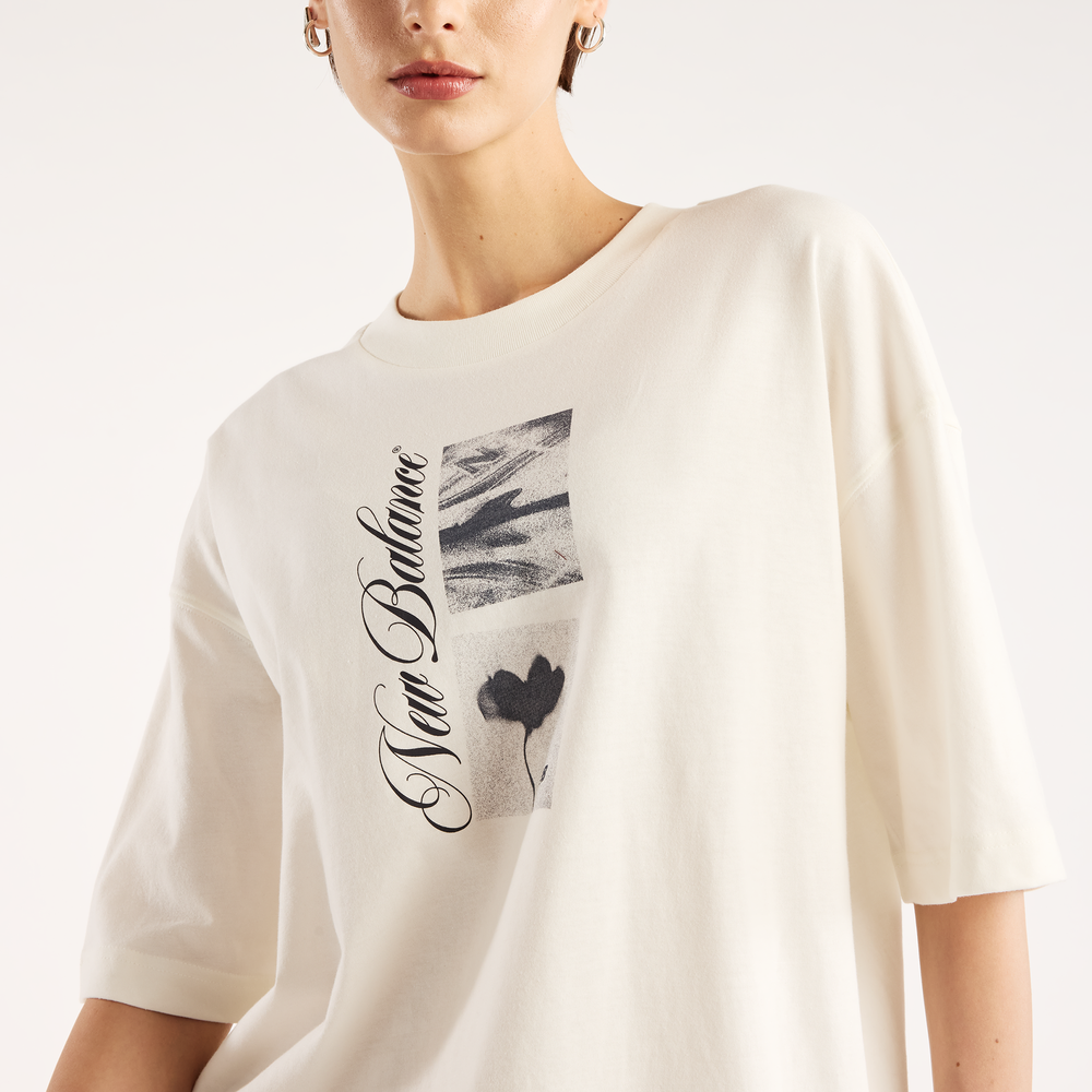 Koszulka damska New Balance Pressed Flowers Script – beżowa