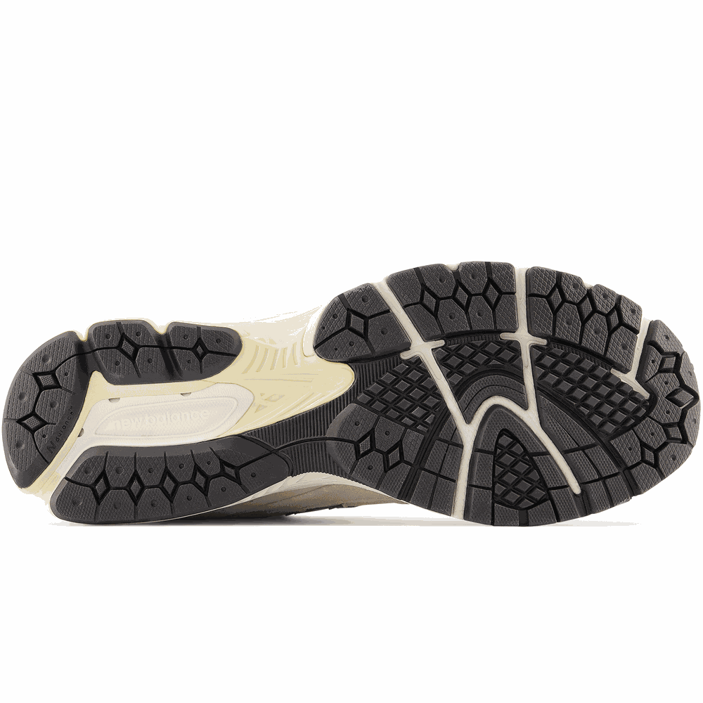 Buty unisex New Balance M2002RCC – beżowe