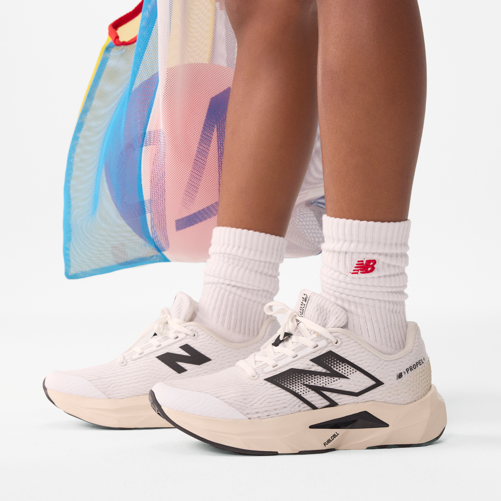 Buty dziecięce New Balance FuelCell Propel v5 GPFCPRC5 – białe