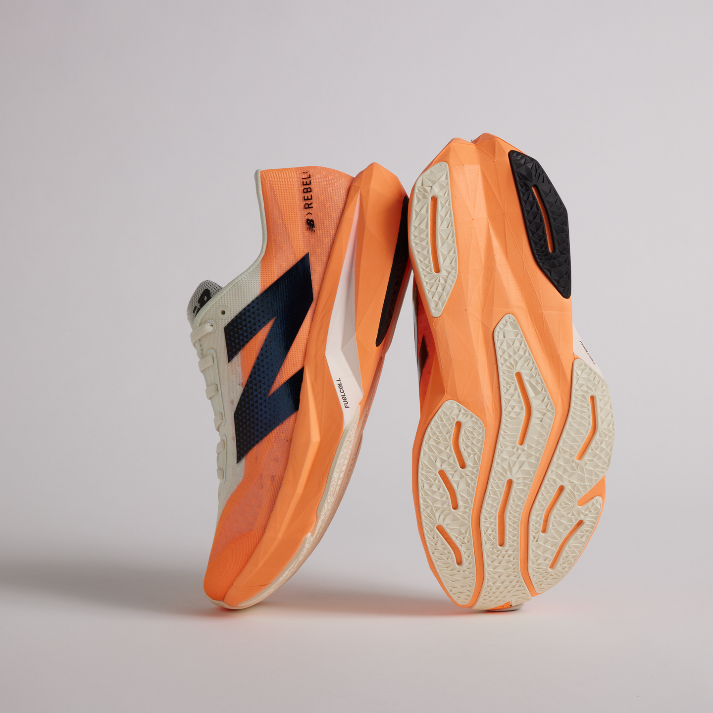 Buty męskie New Balance FuelCell Rebel v4 MFCXCO4 – pomarańczowe